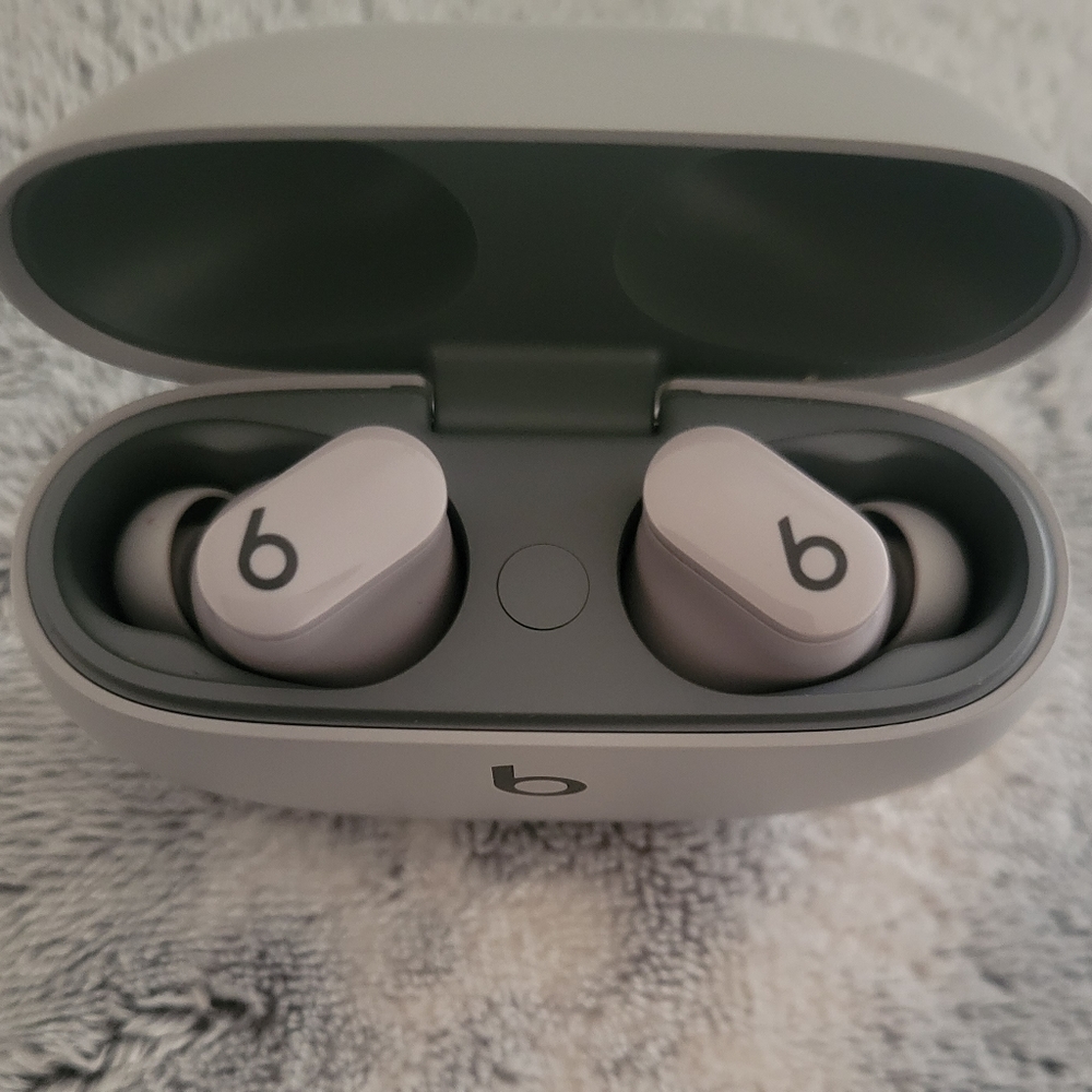 Beats Studio Buds-voice cancelation